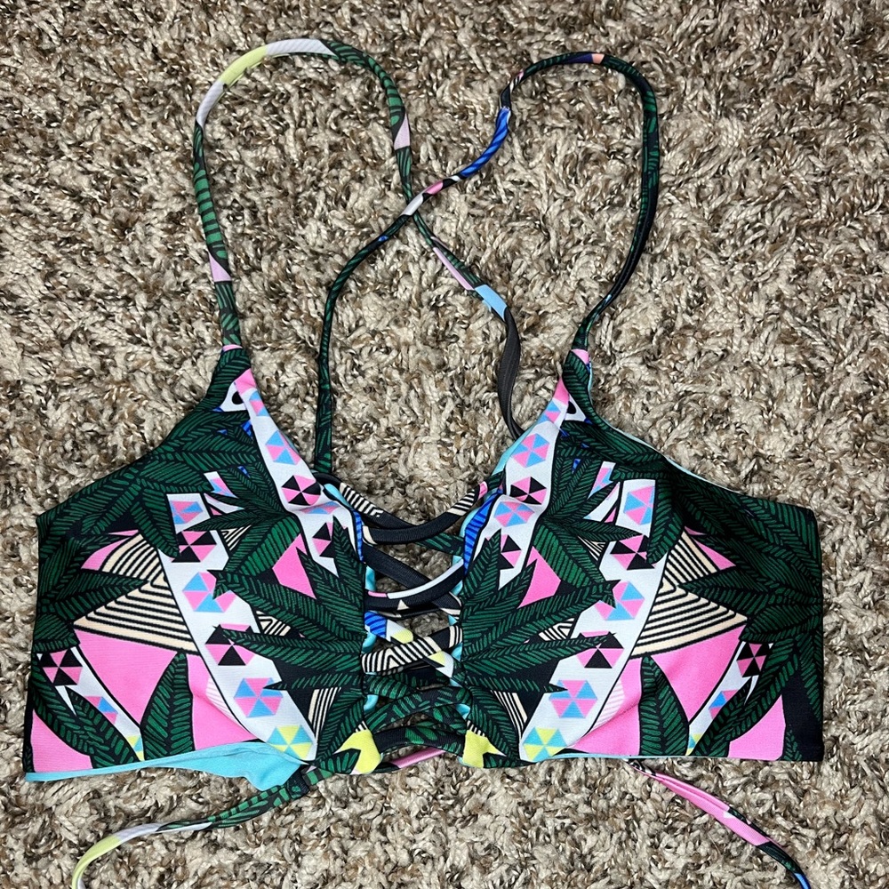 Bikini - Picture 3 of 7